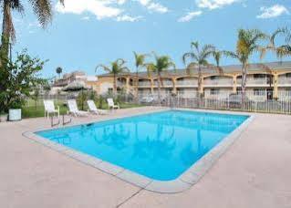 Motel 6 גרדן גרוב מראה חיצוני תמונה