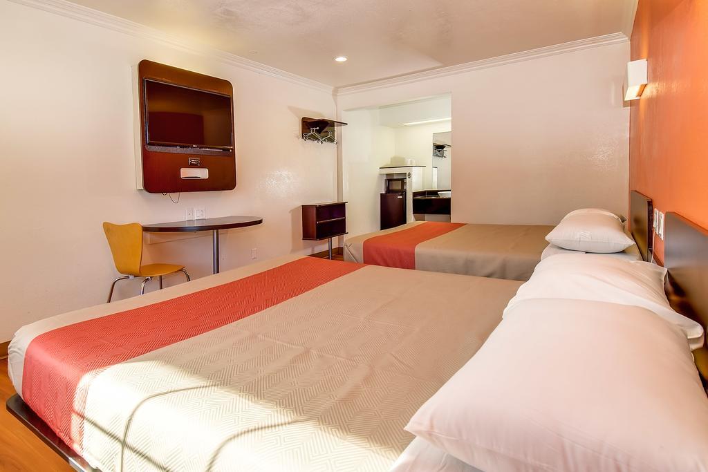 Motel 6 גרדן גרוב מראה חיצוני תמונה