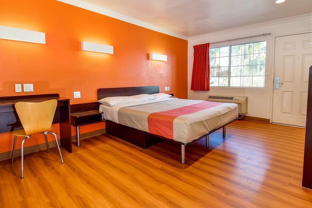 Motel 6 גרדן גרוב מראה חיצוני תמונה