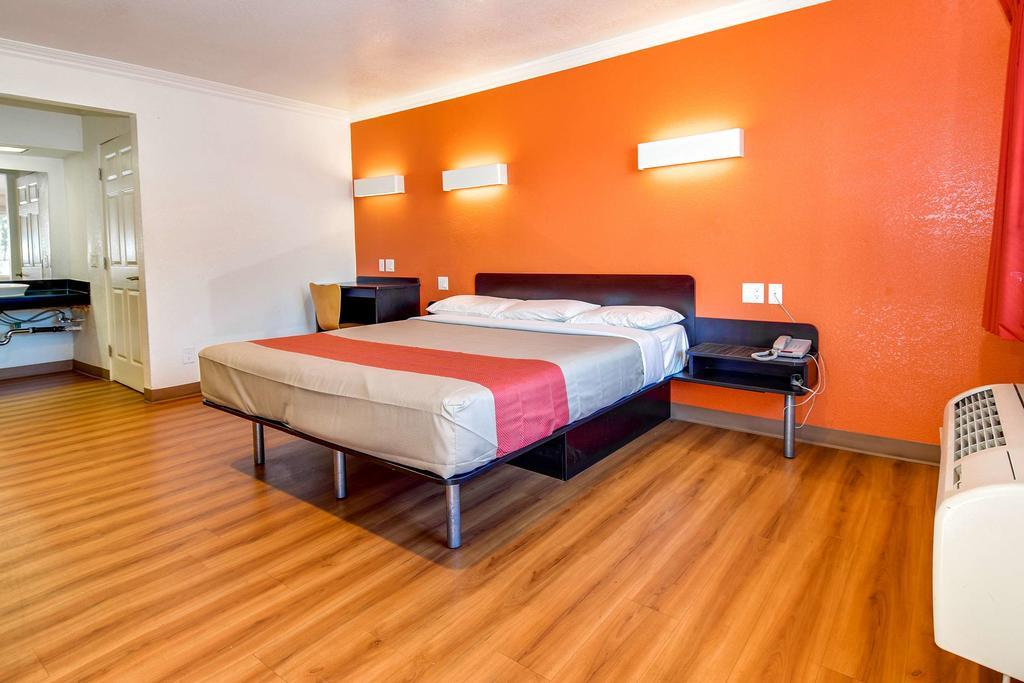 Motel 6 גרדן גרוב מראה חיצוני תמונה