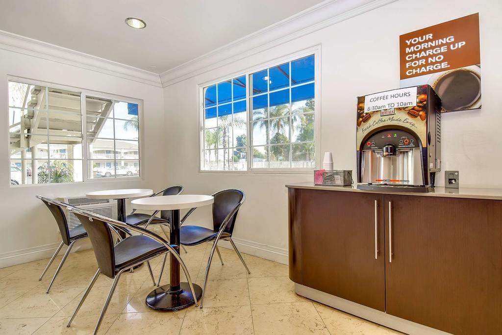 Motel 6 גרדן גרוב מראה חיצוני תמונה