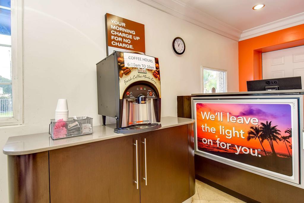 Motel 6 גרדן גרוב מראה חיצוני תמונה
