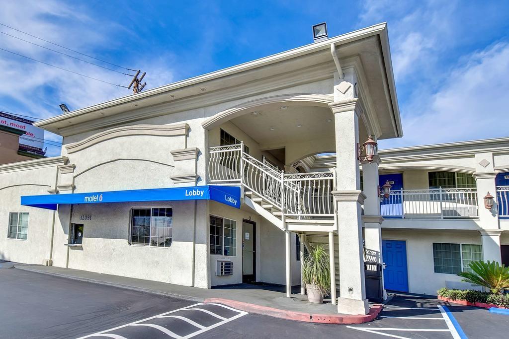 Motel 6 גרדן גרוב מראה חיצוני תמונה
