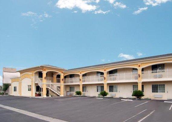 Motel 6 גרדן גרוב מראה חיצוני תמונה