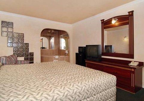 Motel 6 גרדן גרוב מראה חיצוני תמונה